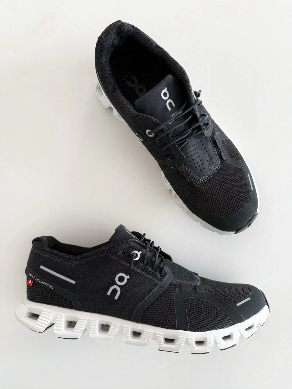 ON RUNNING BLACK WHITE CLOUD 5 ELASTIC LACES SNEAKERS SHOES